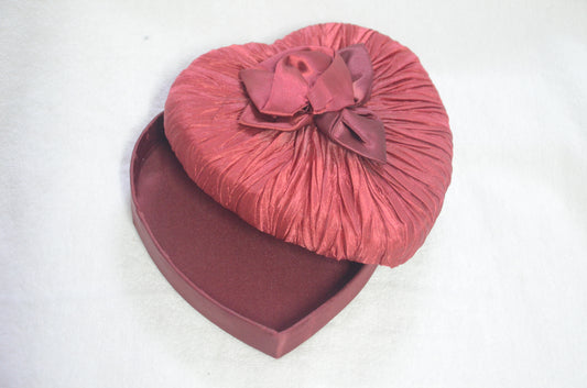 Red Heart Ribbon Chocolate Gift Box - 16 Pcs