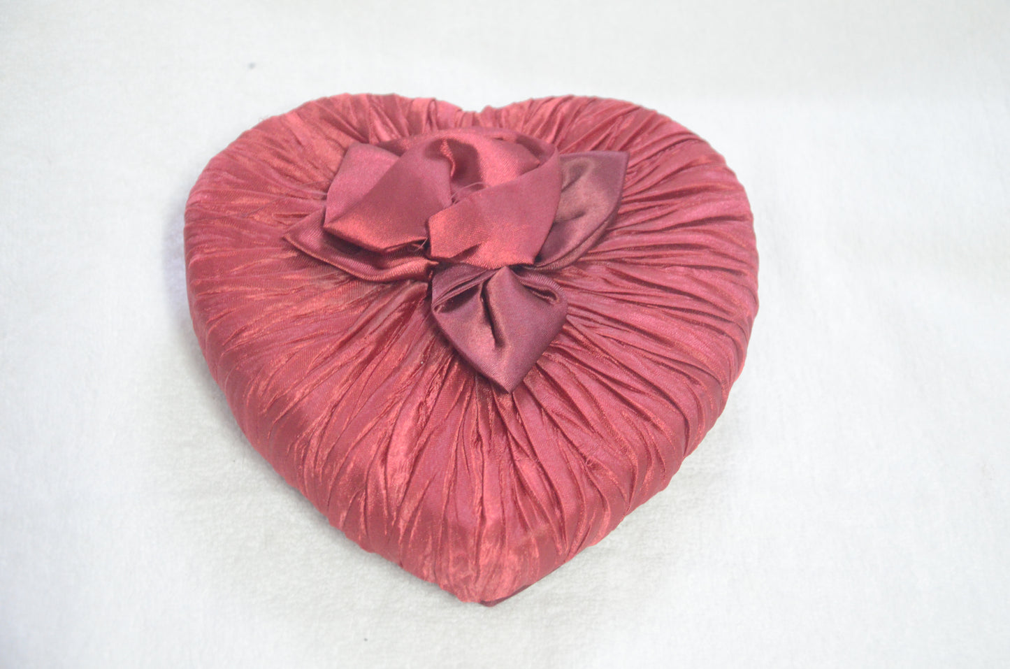 Red Heart Ribbon Chocolate Gift Box - 16 Pcs